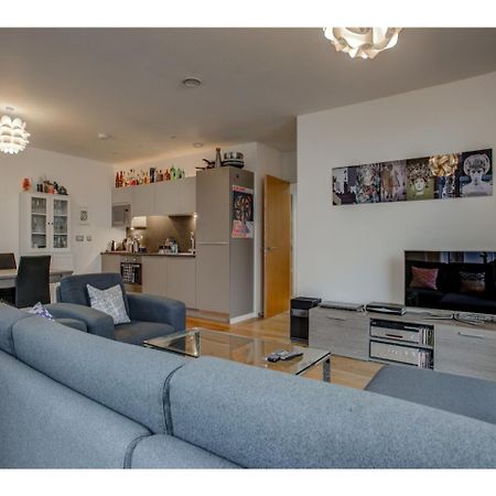 Stylish And Charming Apt For Up To 4, Manchester Apartment Екстериор снимка