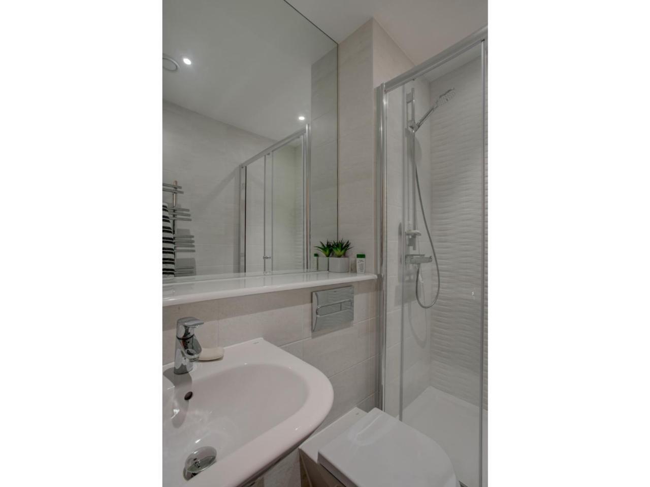 Stylish And Charming Apt For Up To 4, Manchester Apartment Екстериор снимка