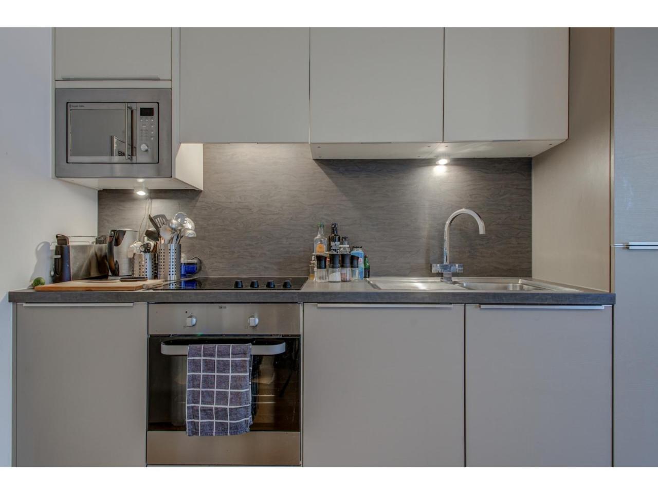Stylish And Charming Apt For Up To 4, Manchester Apartment Екстериор снимка
